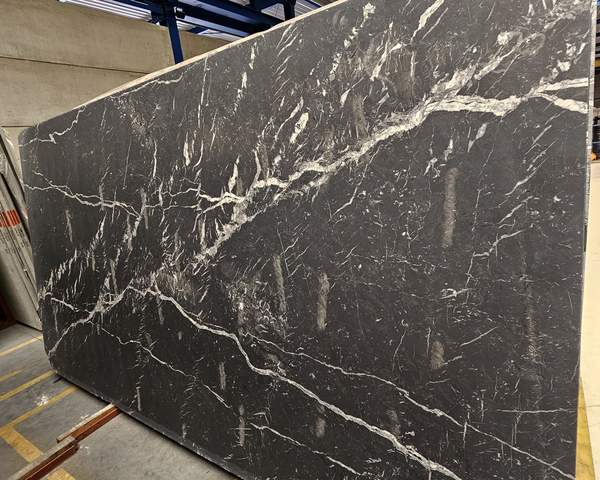 Nero Marquina Venato Adouci